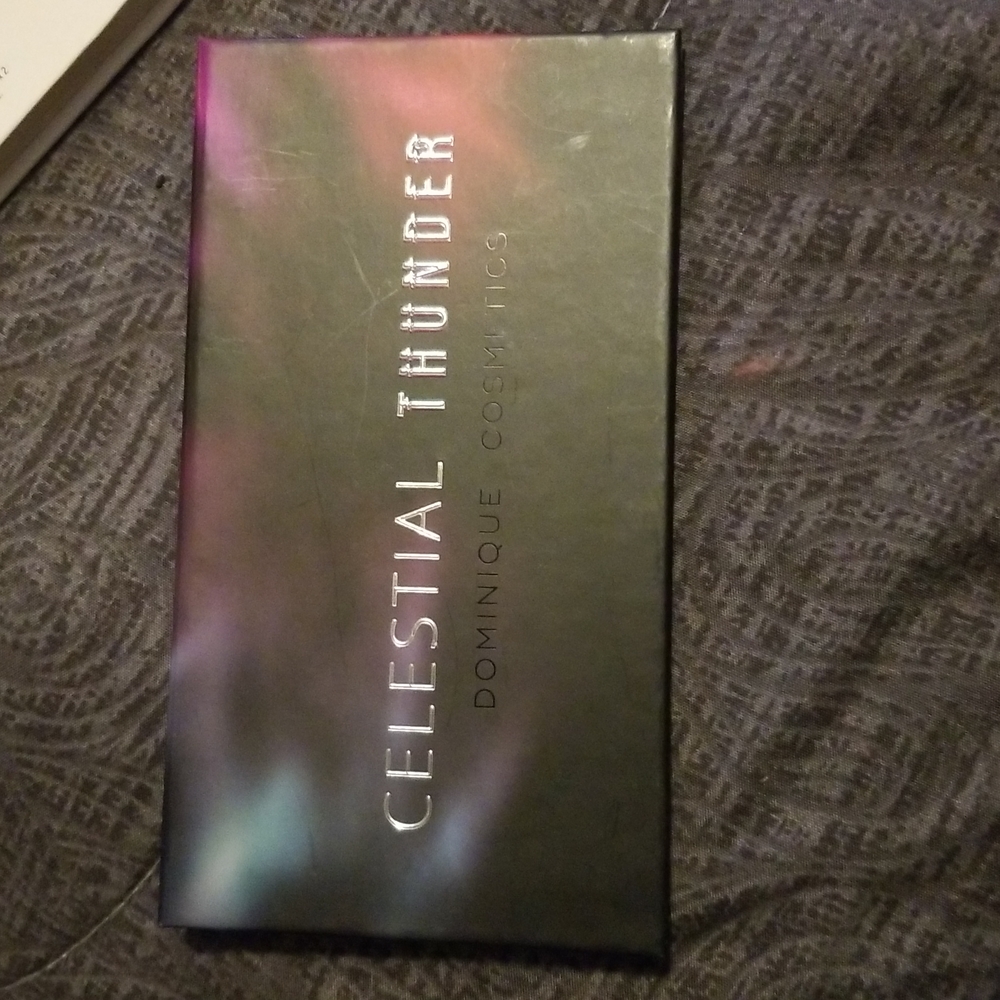 Eye shadow palette